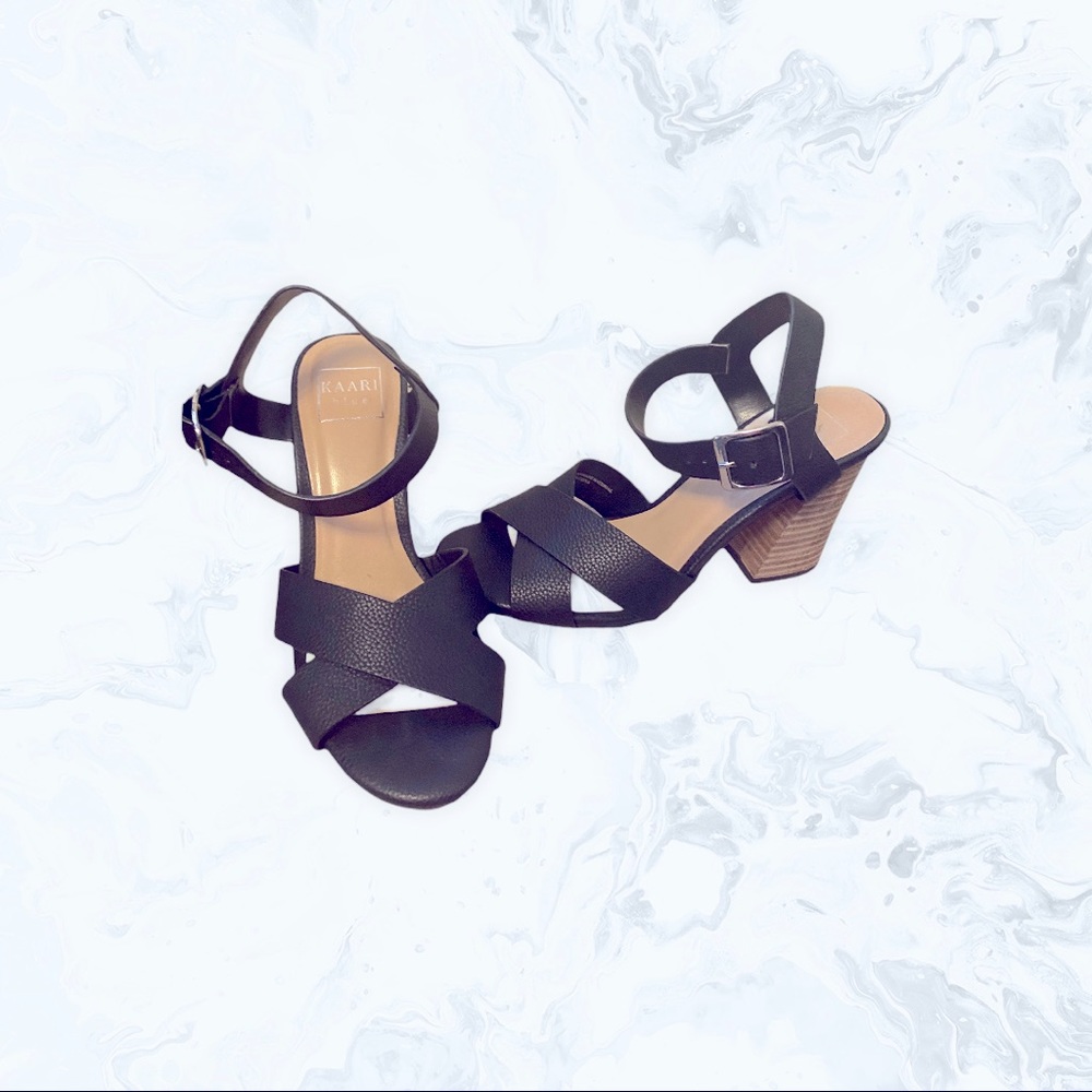 Kaari Blue| Karri Blue- Black Sandals Size 7 1/2 feel more like Size 7